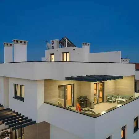 Barmel Deluxe Mit Grossem Balkon * Pula